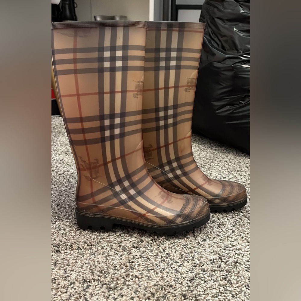 Burberry rainy boots